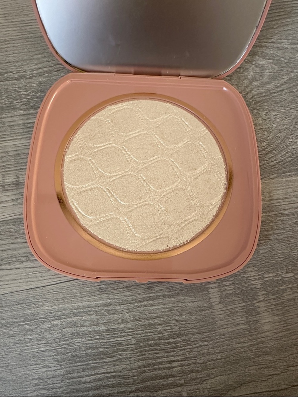 NWOT touch in SOL Luminous BODY Highlighter - Champagne Beige Glow